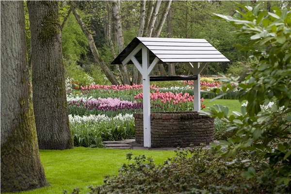 Der Brunnen im Garten